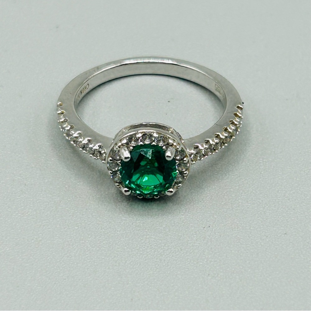 Source Unknown Silver Ring With Emerald Green Sto… - image 2